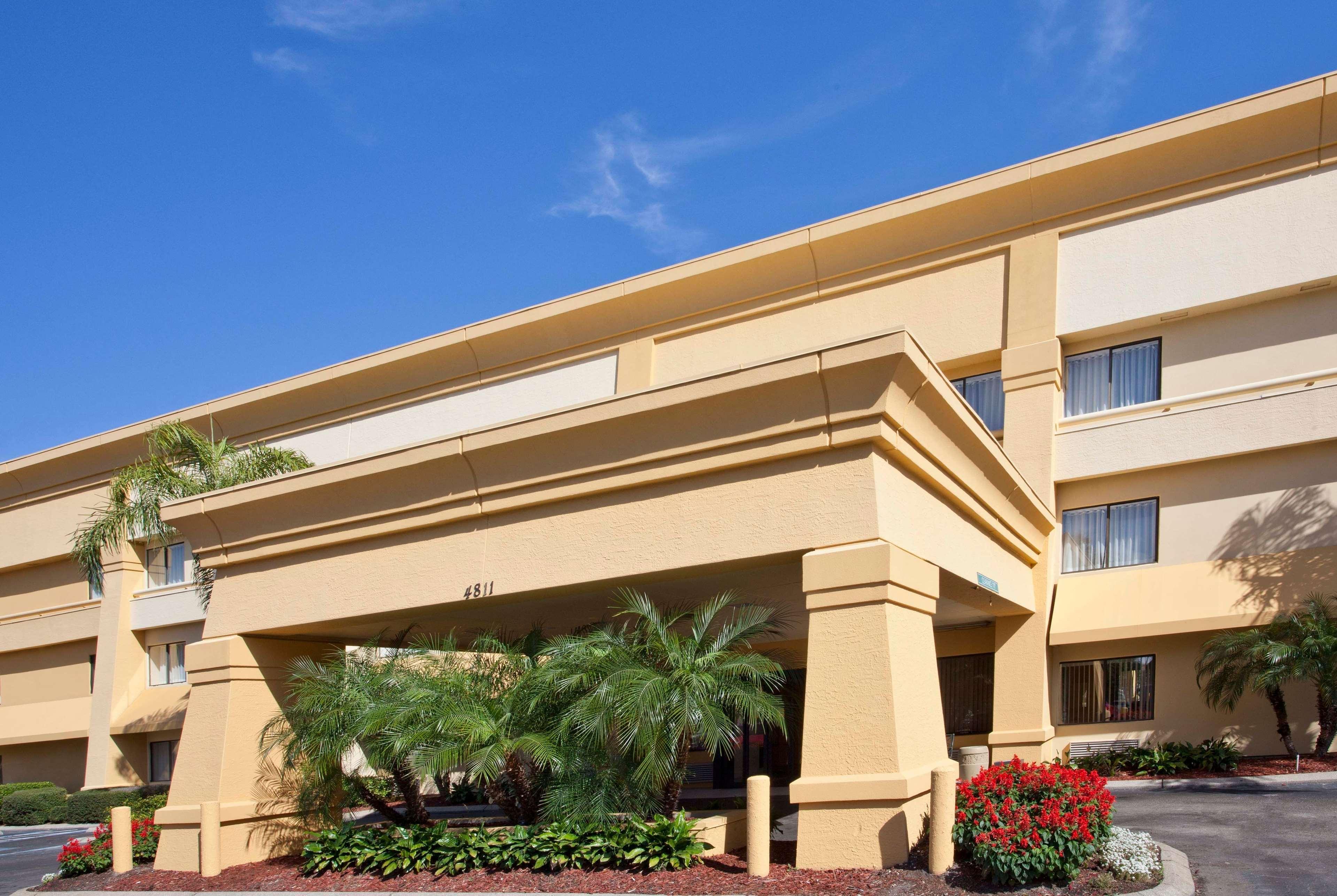 La Quinta By Wyndham Tampa Fairgrounds - Casino Hotel Exterior photo